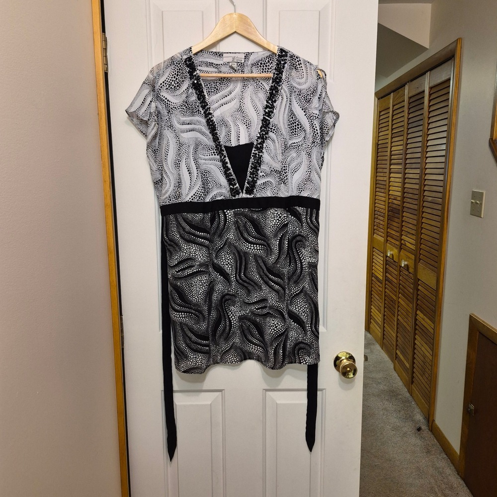 Venezia Womens Plus 18/20 Black White Abstract Sequin V-Neck Empire Waist Blouse